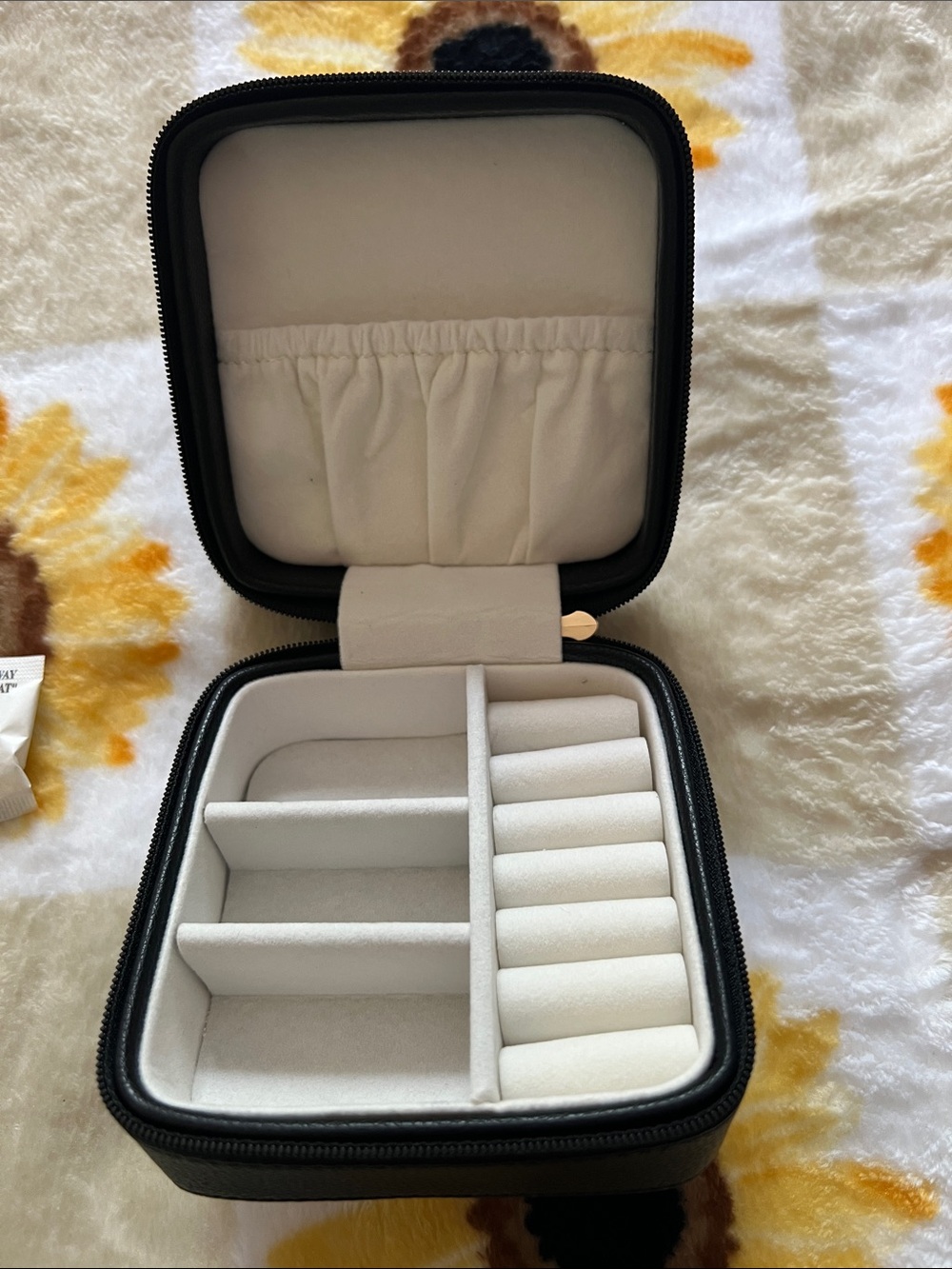Travel jewelry box